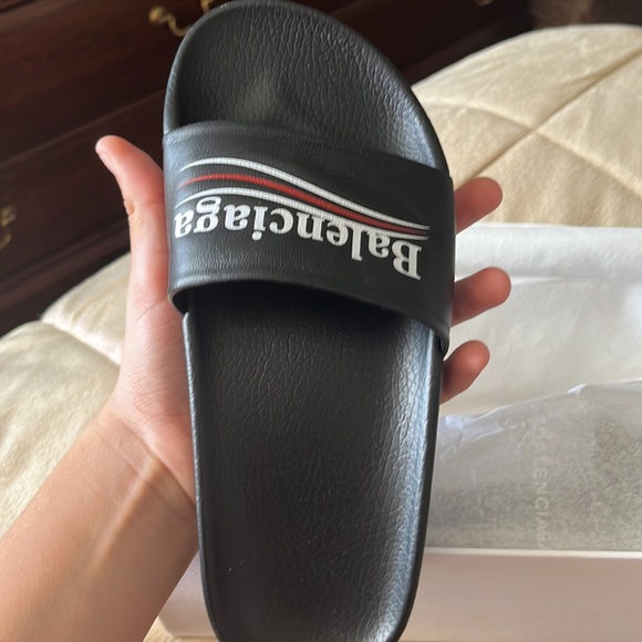 Balenciaga pool slides😻 - Picture 5 of 8